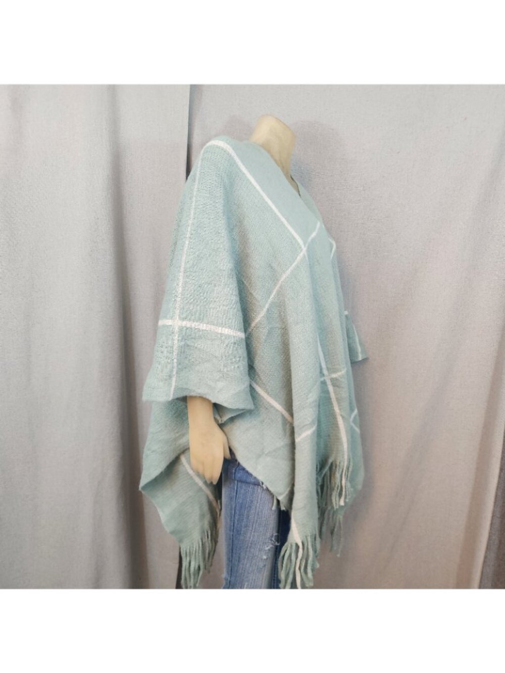 Vince Camuto Light Green Checks Poncho Style Knit Sweater w Fringe ONE SIZE USED - Picture 3 of 9